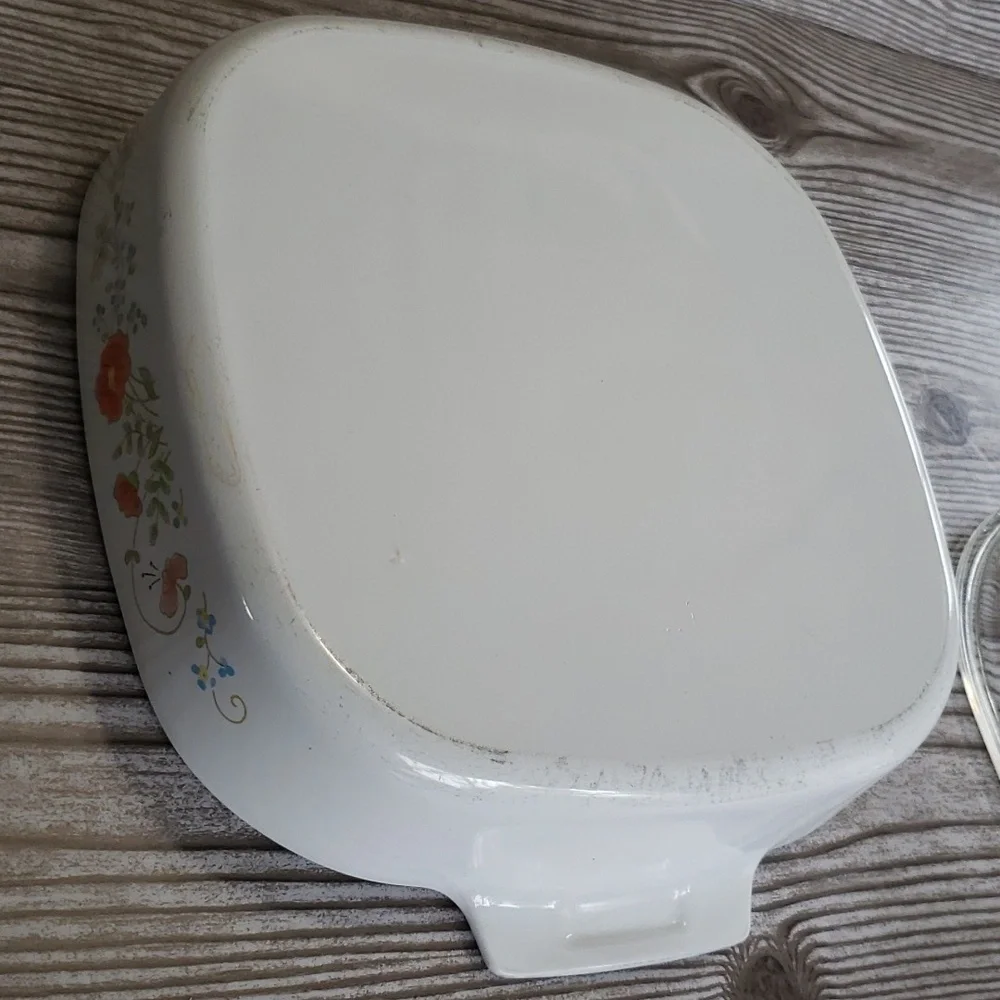 Corning ware vintage wildflower print casserole with lid